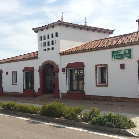 Apartamentos Turisticos - Hostal Los Alisos Aliseda 외부 사진