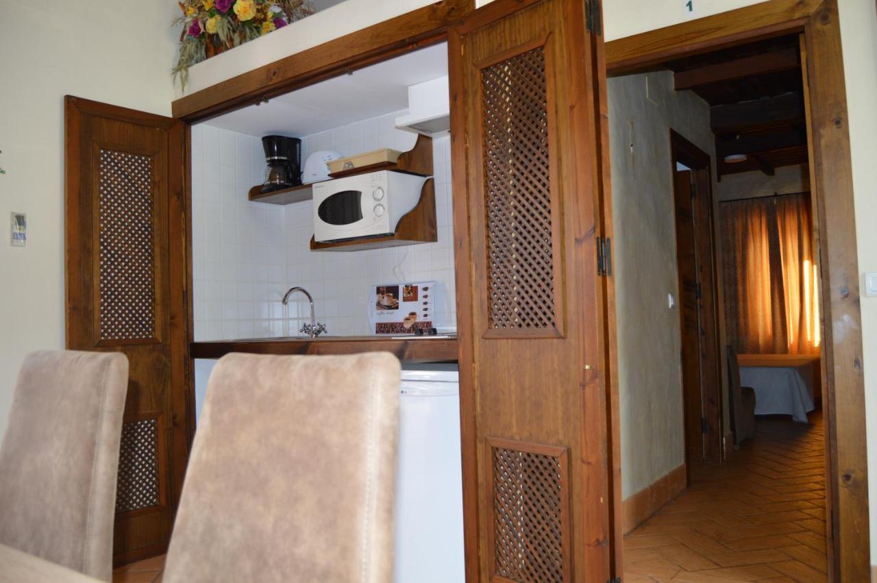 Apartamentos Turisticos - Hostal Los Alisos Aliseda 외부 사진