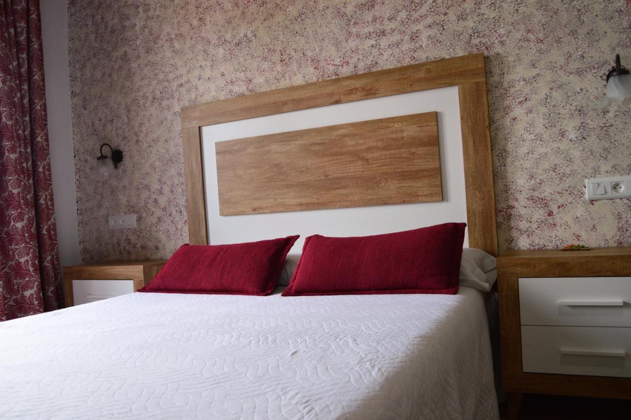 Apartamentos Turisticos - Hostal Los Alisos Aliseda 외부 사진