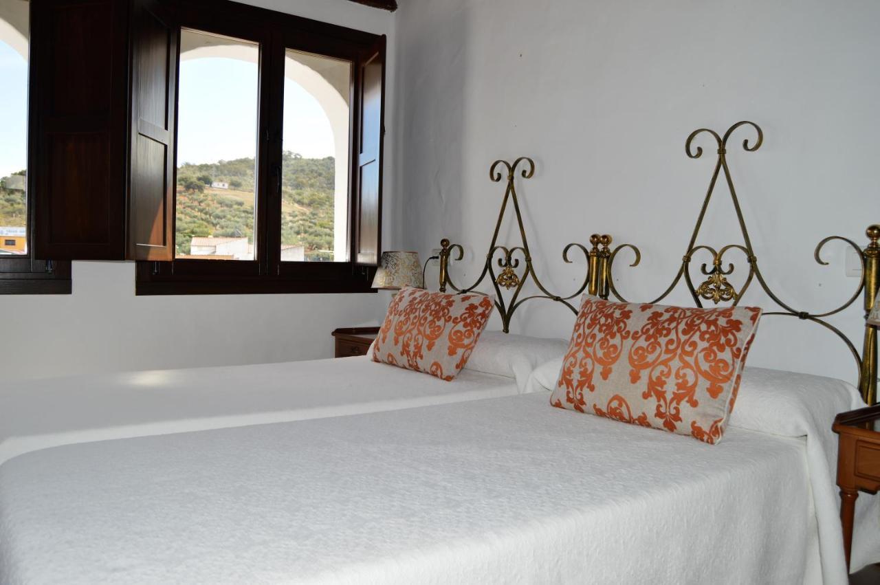 Apartamentos Turisticos - Hostal Los Alisos Aliseda 외부 사진