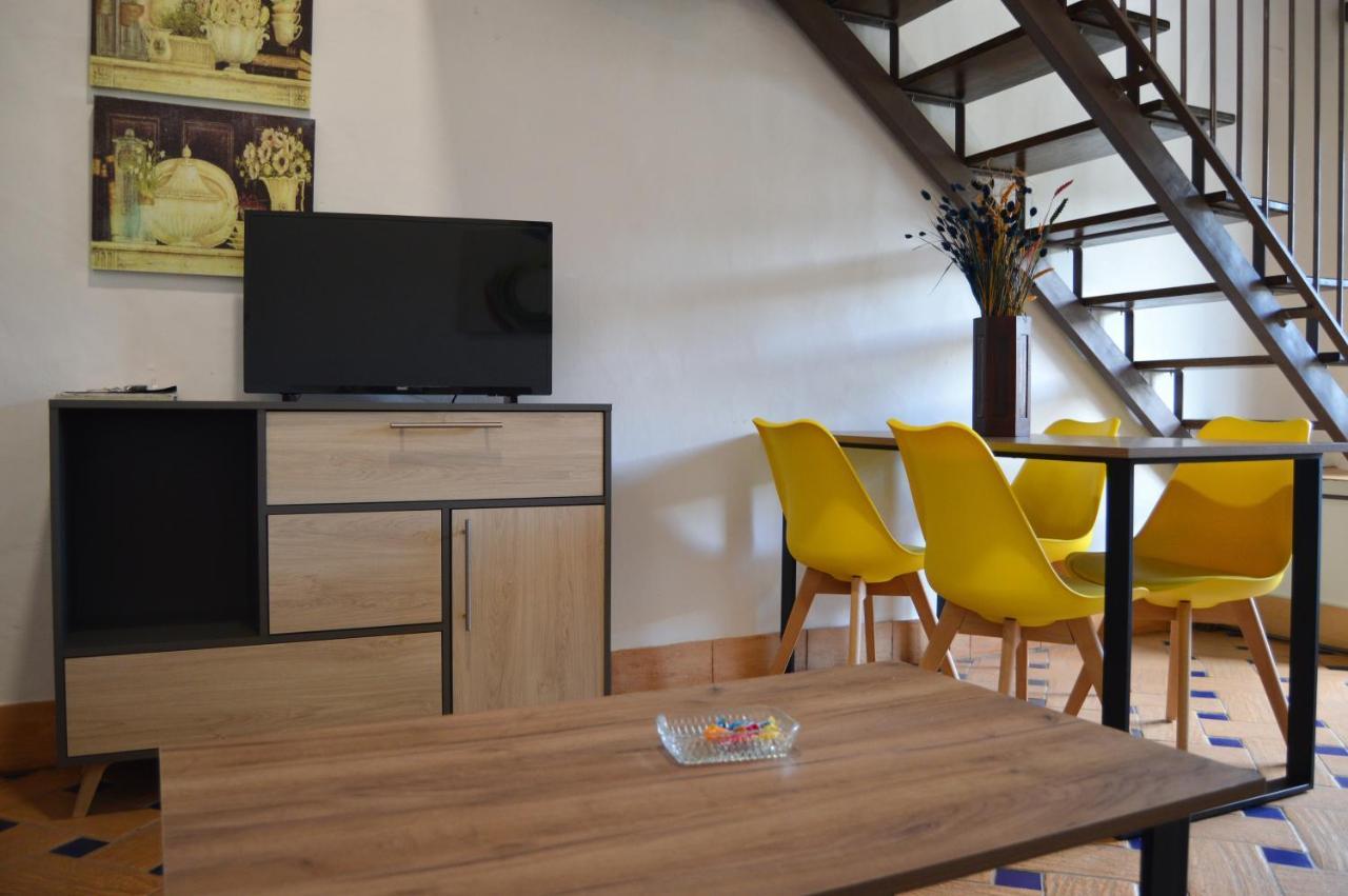 Apartamentos Turisticos - Hostal Los Alisos Aliseda 외부 사진
