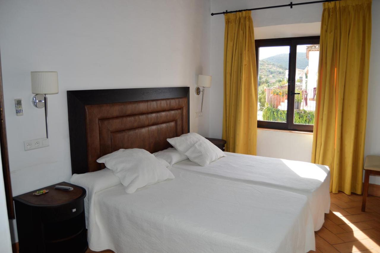 Apartamentos Turisticos - Hostal Los Alisos Aliseda 외부 사진
