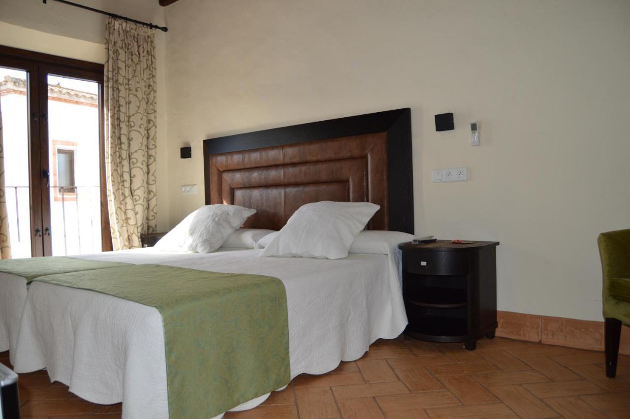 Apartamentos Turisticos - Hostal Los Alisos Aliseda 외부 사진