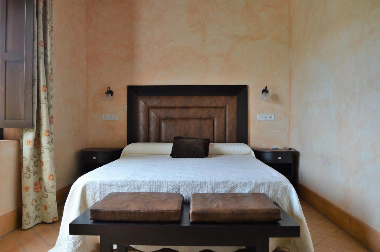 Apartamentos Turisticos - Hostal Los Alisos Aliseda 외부 사진