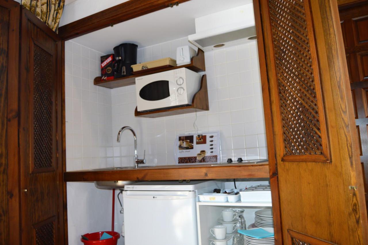 Apartamentos Turisticos - Hostal Los Alisos Aliseda 외부 사진