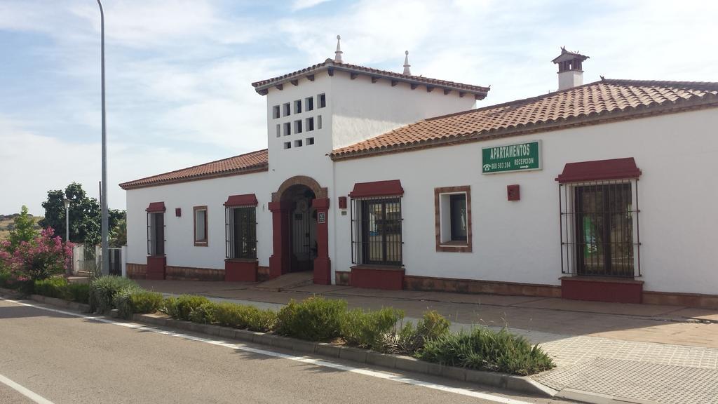 Apartamentos Turisticos - Hostal Los Alisos Aliseda 외부 사진